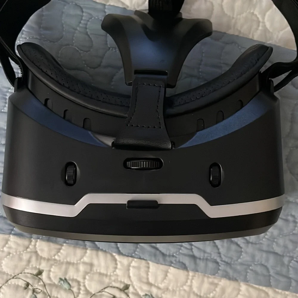 iOS/Android compatible vr headset with controller (2 AAA batteries needed)